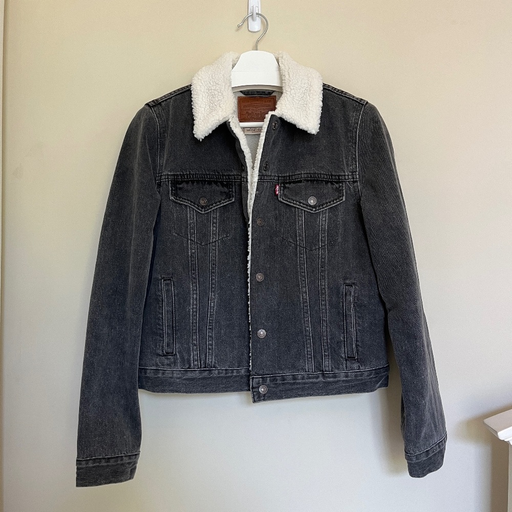 Levi's Sherpa Trucker Jacket in Gray